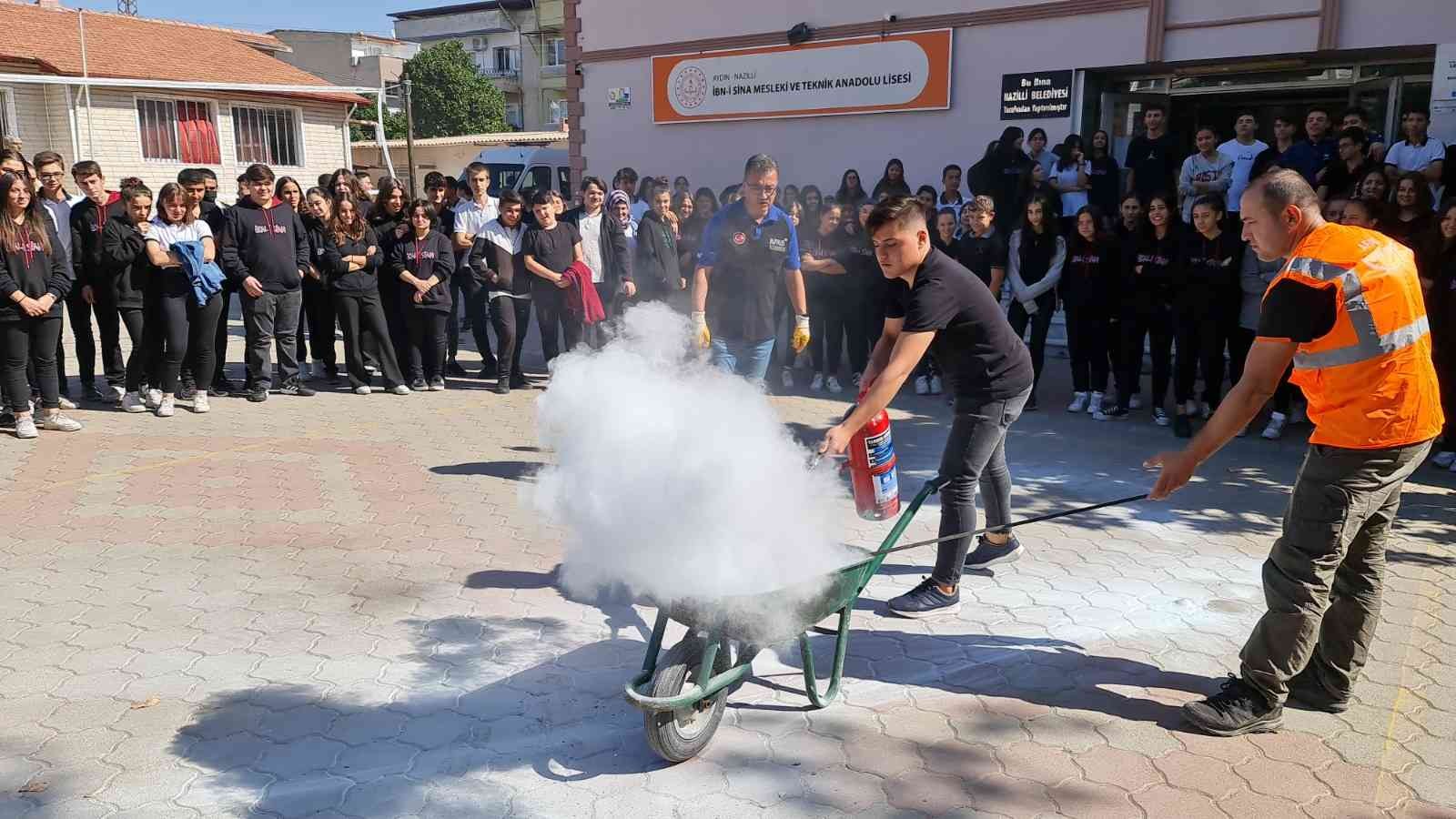 AFAD Nazilli’de Afet Eğitimi ve Tatbikatı gerçekleştirdi