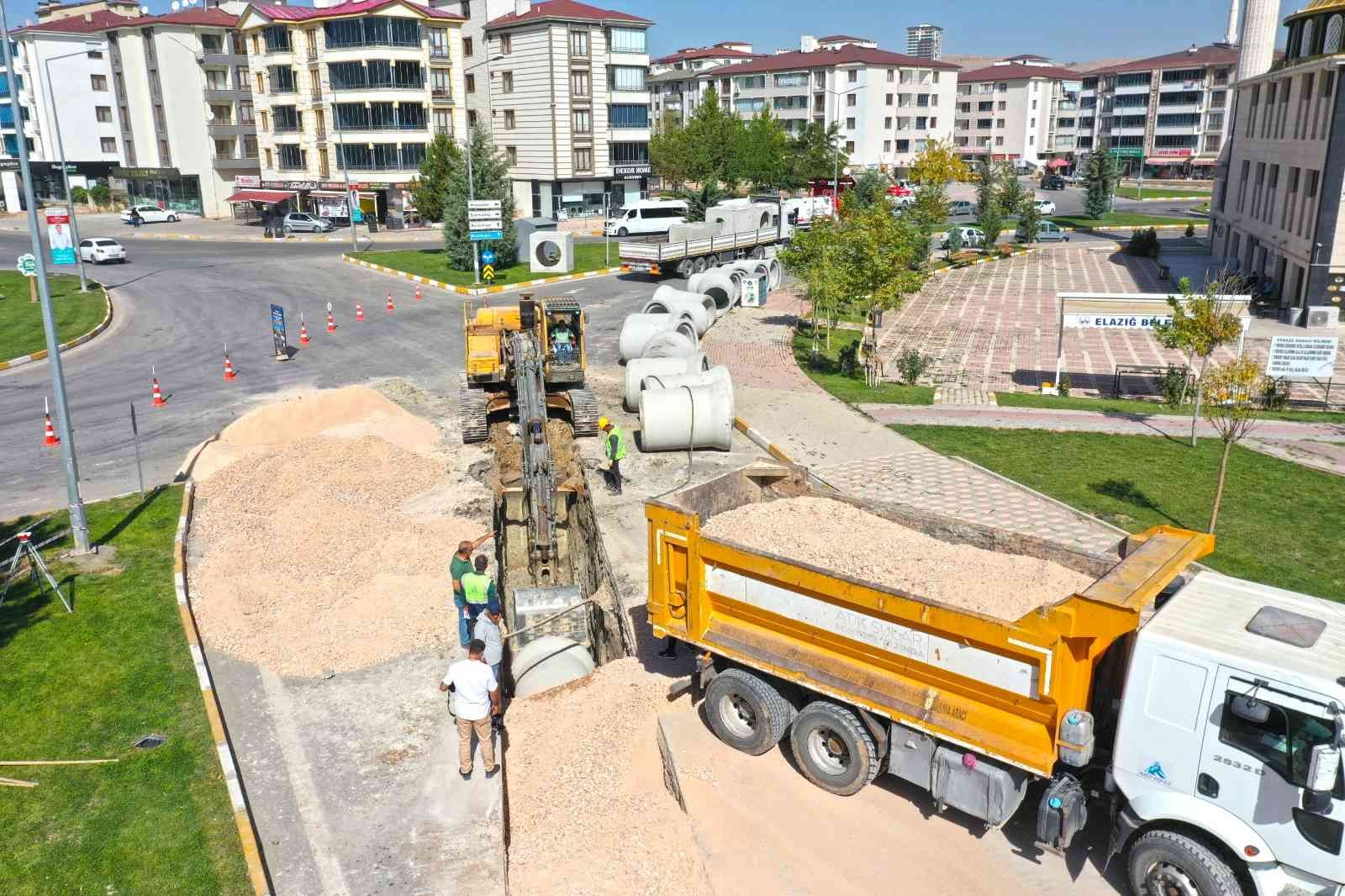 Elazığ’da altyapı yenileme çalışmaları sürüyor