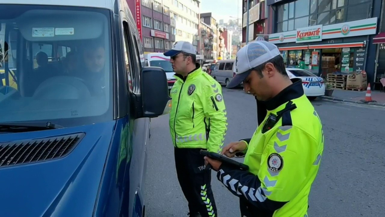Minibüs ve halk otobüslerine fazla yolcu denetimi