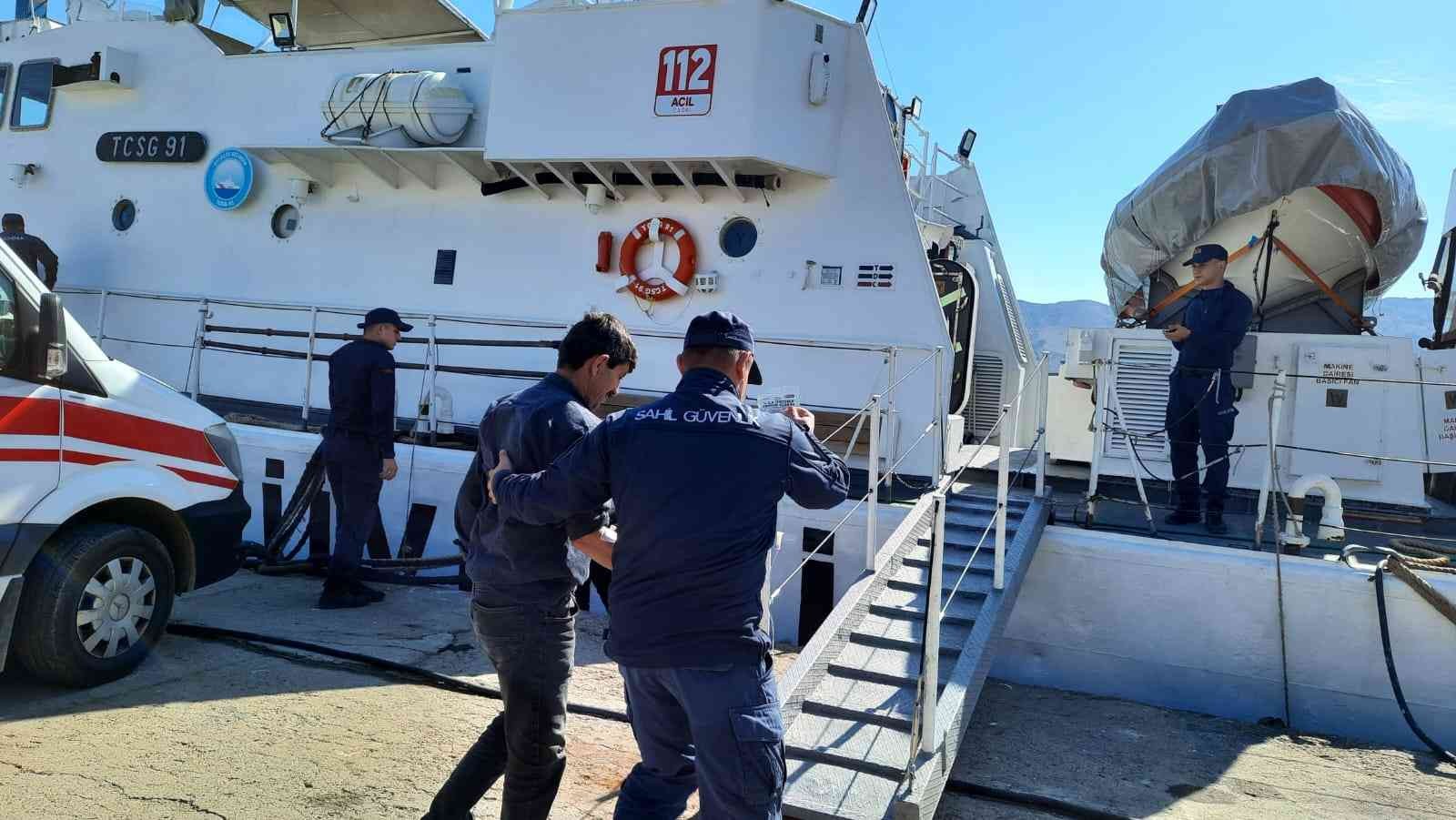 Gökçeada’da rahatsızlanan vatandaş tahliye edildi