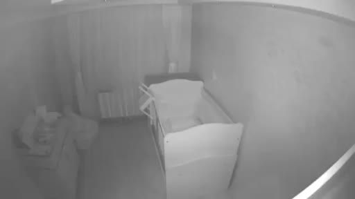 Depremin şiddeti bebek odasındaki güvenlik kamerasına yansıdı