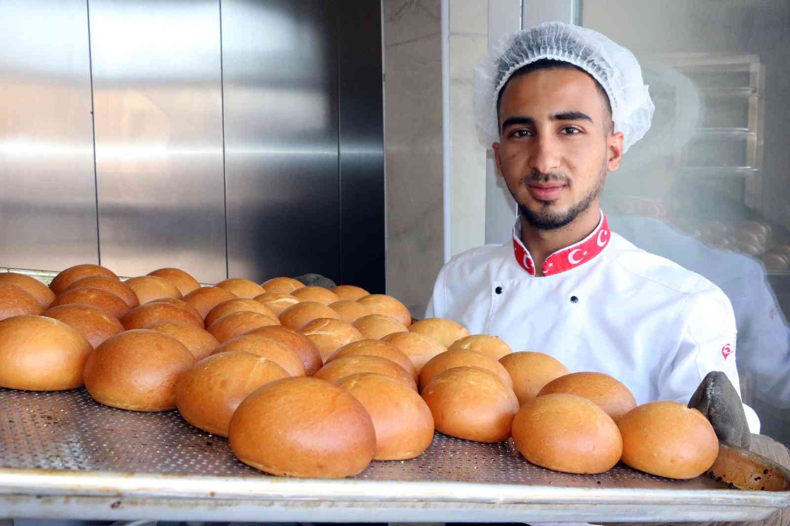 Lise öğrencileri günde 4 bin 850 adet ekmek üretiyor