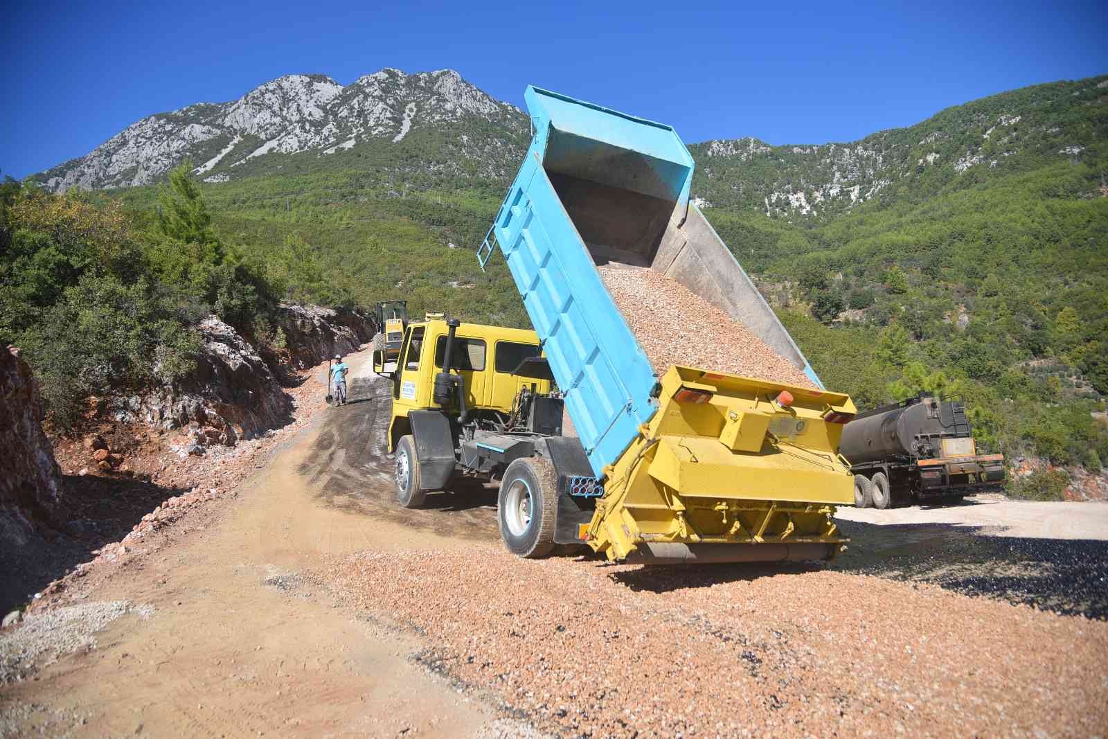 Şıhlar Mahallesi’nde 5 kilometre yol asfaltlandı