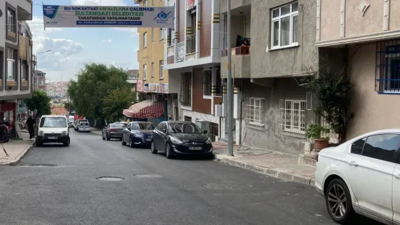 Sultangazi sokaklarında asfalt mesaisi
