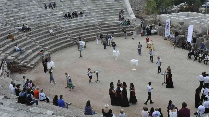 Telmessos Antik Tiyatro’da konser verildi