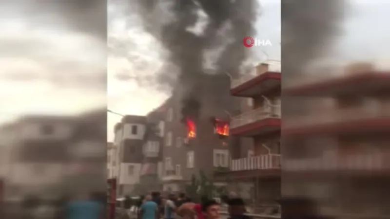 Yangına uyurken yakalanan otizmli çocuğu pazardan koşarak gelen ağabeyi kurtardı