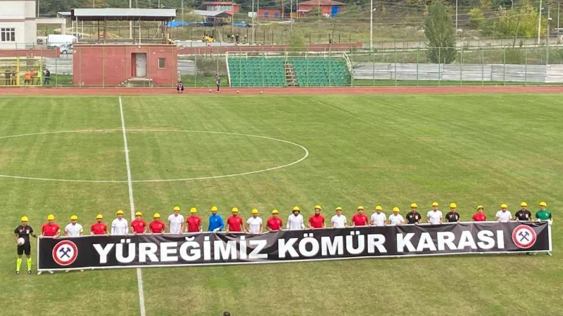 Grizu faciası unutulmadı, sahaya madenci baretiyle ve pankartla çıkıldı