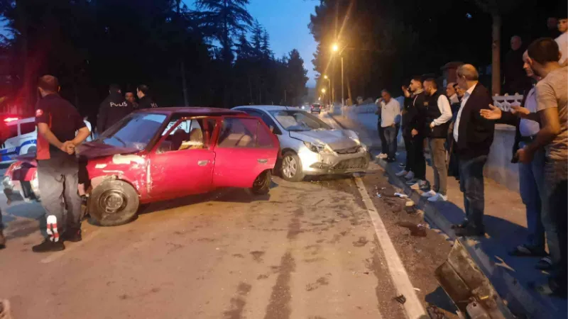 Tokat’ta iki otomobil çarpıştı: 5 yaralı