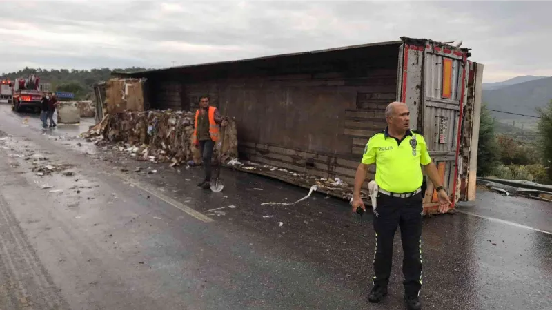 Aydın’da yağmur yağdı araçlar yoldan çıktı