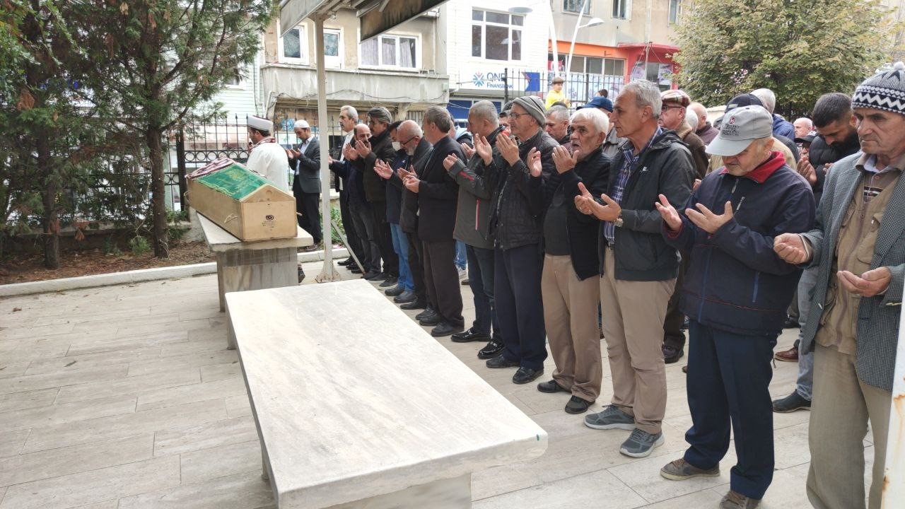 Elazığ’da öldürülen kadın Tekirdağ’da defnedildi