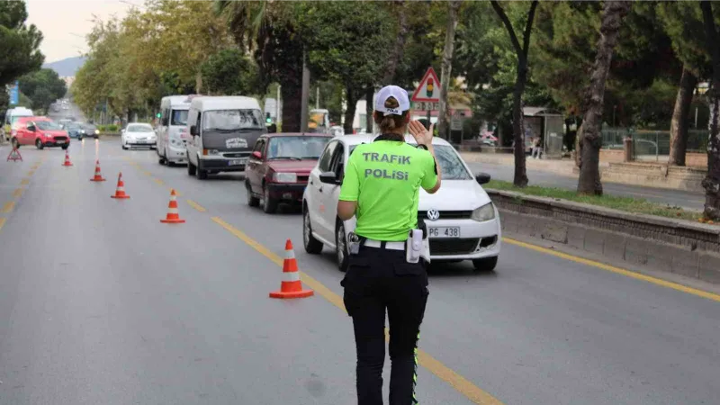 Aydın’da kırmızı ışıkta geçenlere af yok