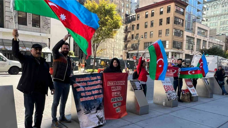 Azerbaycanlılar, Ermenistan’ın katliamlarını ve provokasyonlarını New York’ta protesto etti