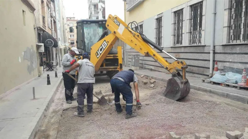 Şehzadeler’de yol onarım çalışmaları devam ediyor