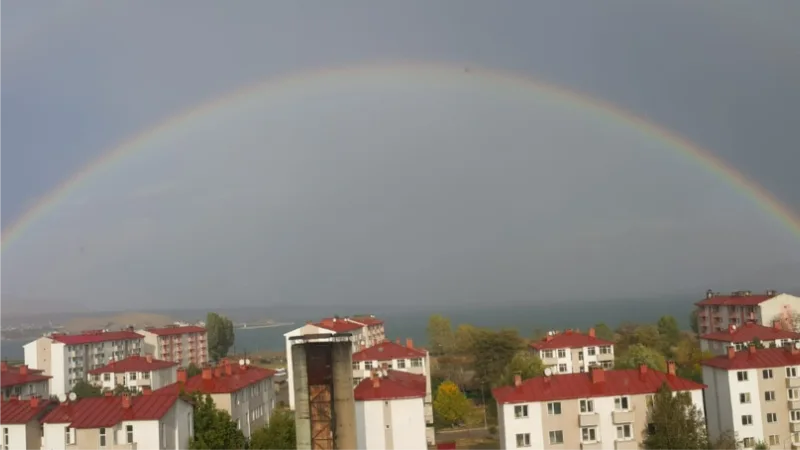 Van Gölü’nde gökkuşağı cümbüşü