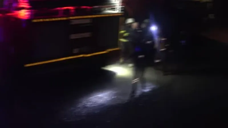 Kapağı açılmayan kamyonet dereye uçtu, kamyonet sürücüsü yaralandı