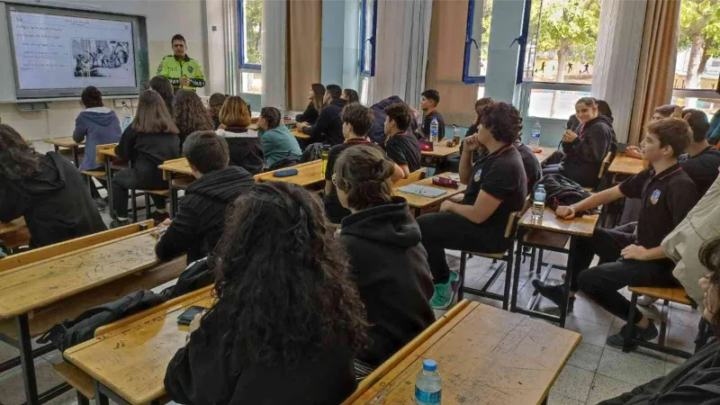 Öğrencilere sınıf içi trafik kural ihlalleri eğitimi