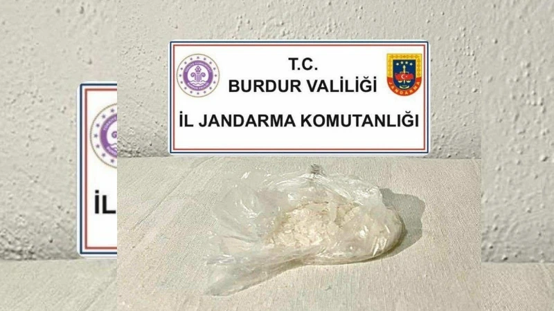 Uyuşturucuyu  satamadan jandarmaya yakalandı