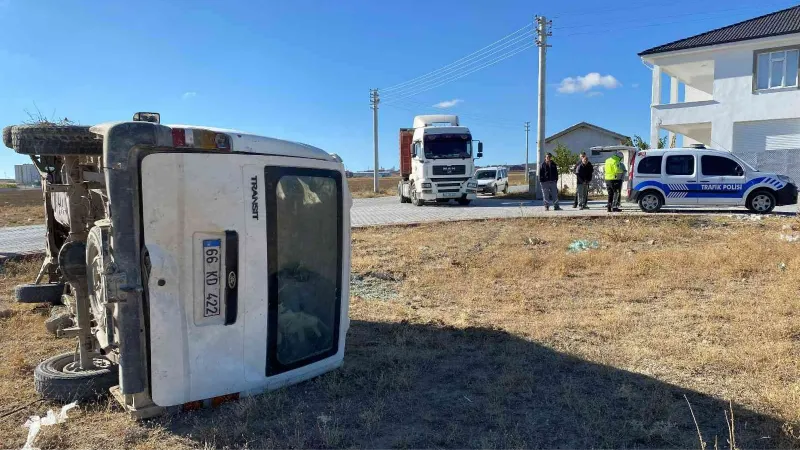 Konya’da tır ile minibüs çarpıştı: 3 yaralı