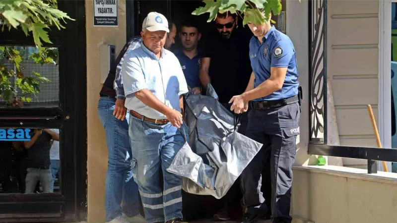 Öğrencisi evinde ölü bulunan şahsın öğretmenlikle ilişiği kesildi
