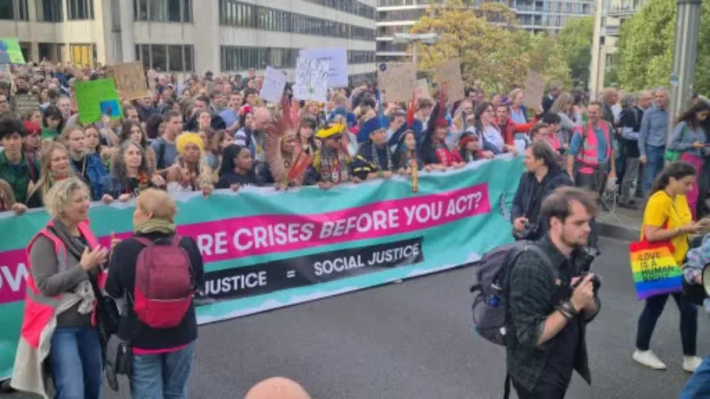 Belçika’da COP27 öncesi “iklim değişikliği” protestosu