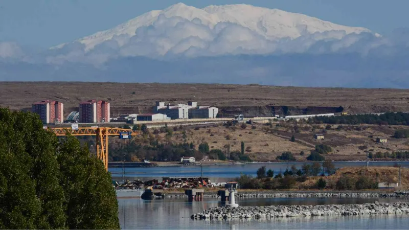 Beyaza bürünen Süphan Dağı görüntüsüyle hayran bıraktı