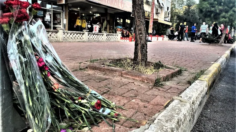 Scooter faciasında hayatını kaybeden gençlere sınıf arkadaşlarından duygusal anma