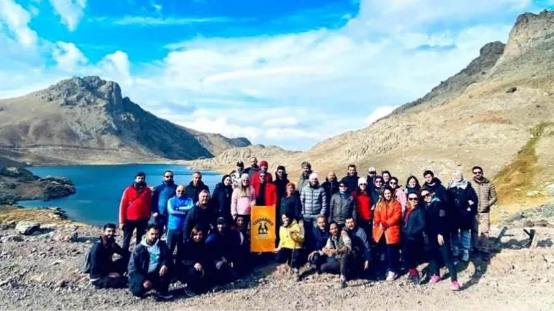 45 dağcı Sat Gölleri’nin güzelliklerini görme fırsatı buldu