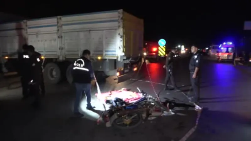 Adana’da motosiklet ile kamyon çarpıştı: 1 ölü, 1 yaralı