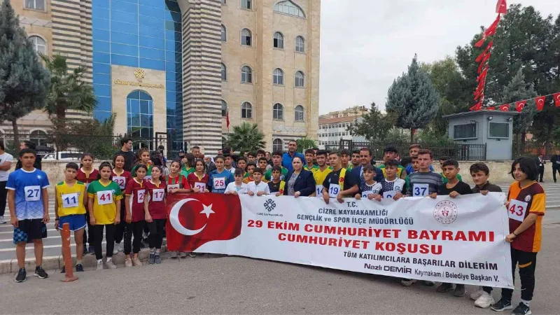 Cizre’de öğrenciler Cumhuriyet için koştu
