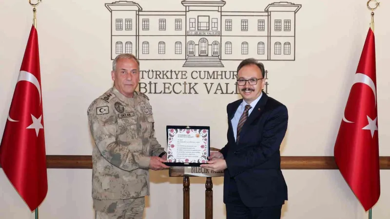 Tümgeneral Okyar, Vali Kızılkaya ile bir araya geldi