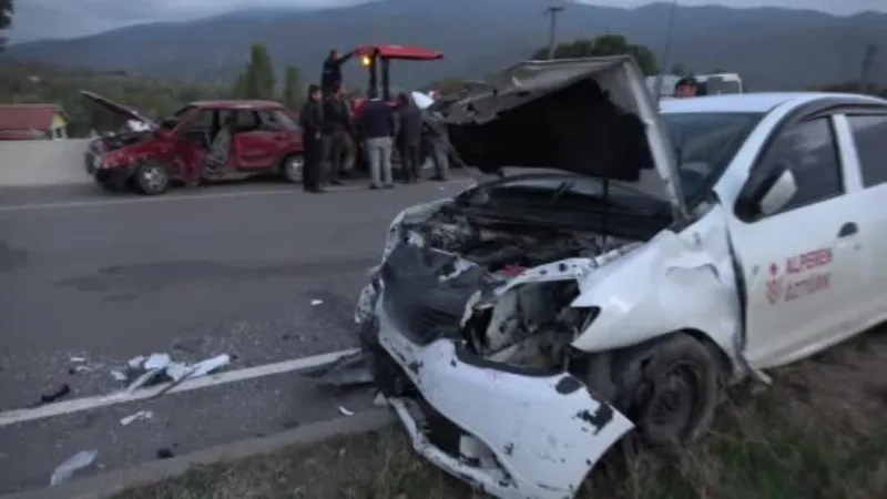 Tokat’ta iki otomobil çarpıştı: 1 ölü, 2 yaralı