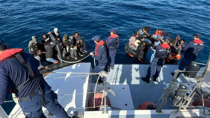 Yunanistan’ın ittiği 193 düzensiz göçmen kurtarıldı