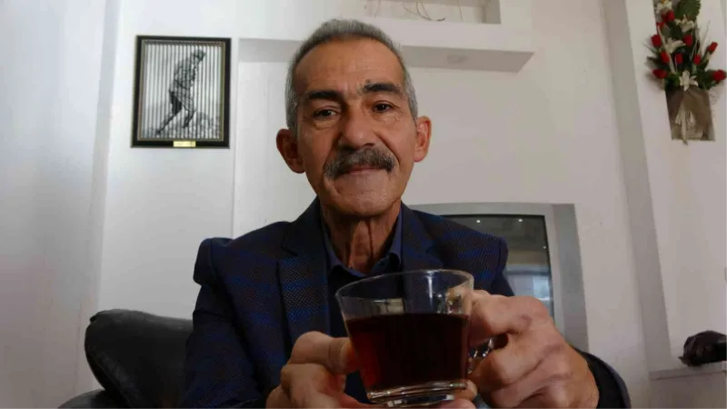 Günde 90 ile 120 bardak çay tüketiyor