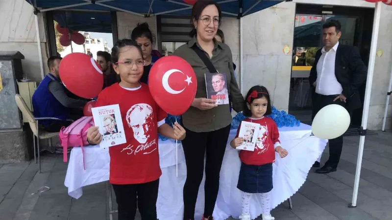 Alaşehir Belediyesin gençlere ve çocuklara Nutuk hediye etti