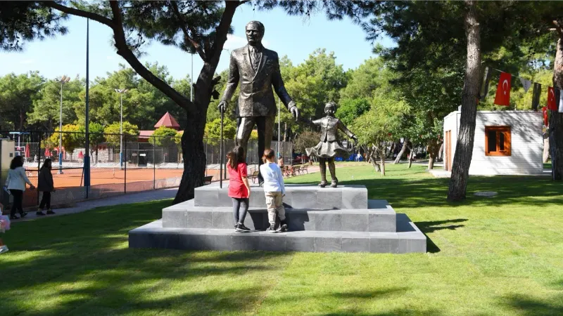 HayatPark’a Atatürk anıtı