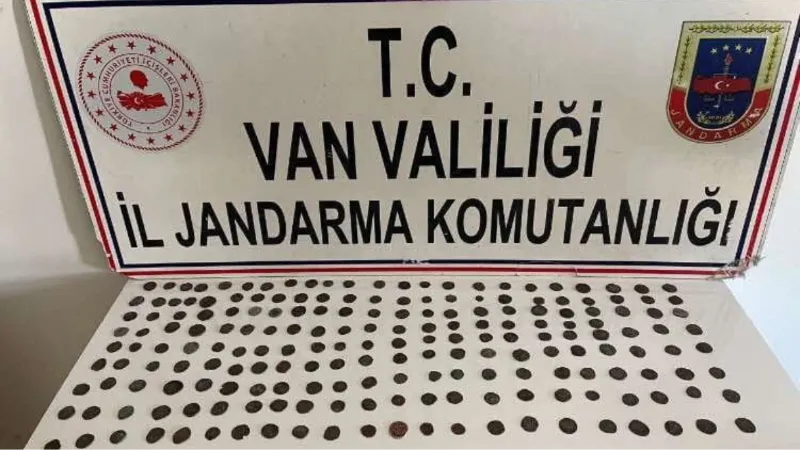 Van’da 197 adet bronz sikke ele geçirildi