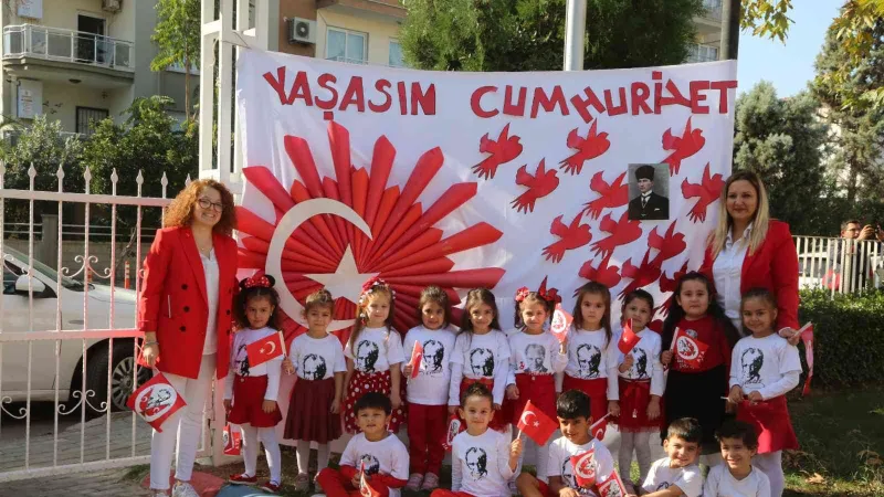 Efeler’in kreşlerinde Cumhuriyet Bayramı coşkusu yaşandı