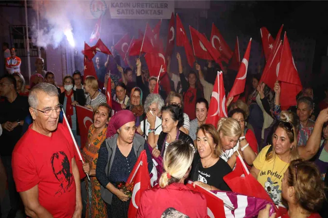 Mezitli’de Cumhuriyet coşkusu caddelere sığmadı