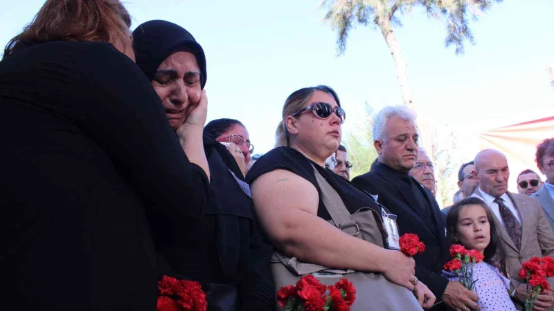 İzmir depreminde hayatlarını kaybedenler gözyaşları ile anıldı