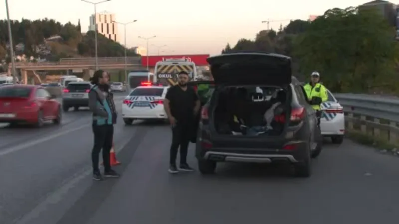 Kadıköy’de ehliyetsiz araç kullanan rap şarkıcısı denetime takıldı