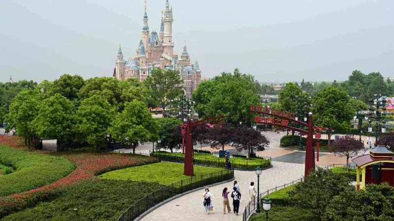 Şanghay’daki Disneyland’de son 1 yılda ikinci karantina