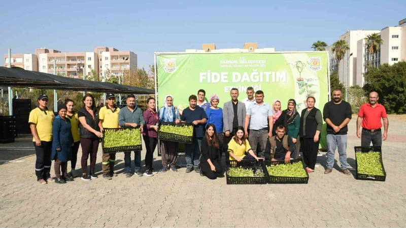 Tarsus’ta üreticilere ücretsiz 750 bin adet fide dağıtıldı