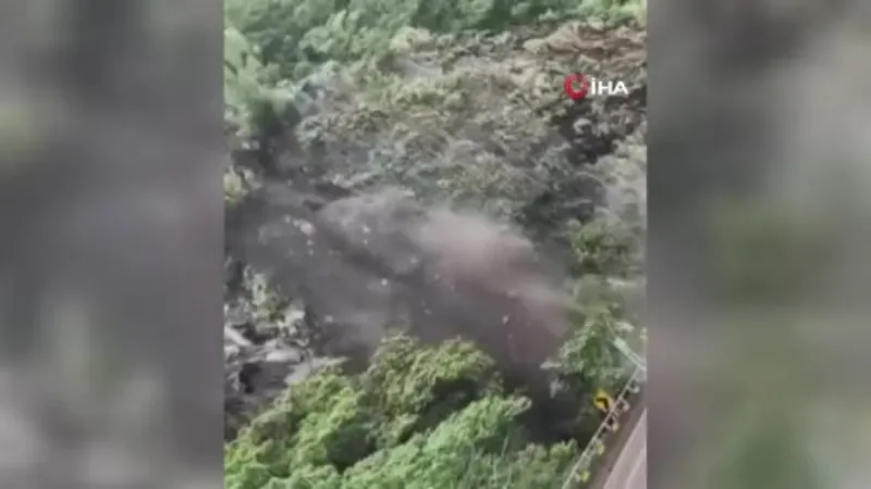 Tayvan’da aşırı yağış toprak kaymasına neden oldu