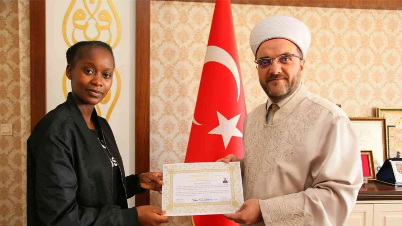 Kenya’dan geldi Bursa’da müslüman oldu