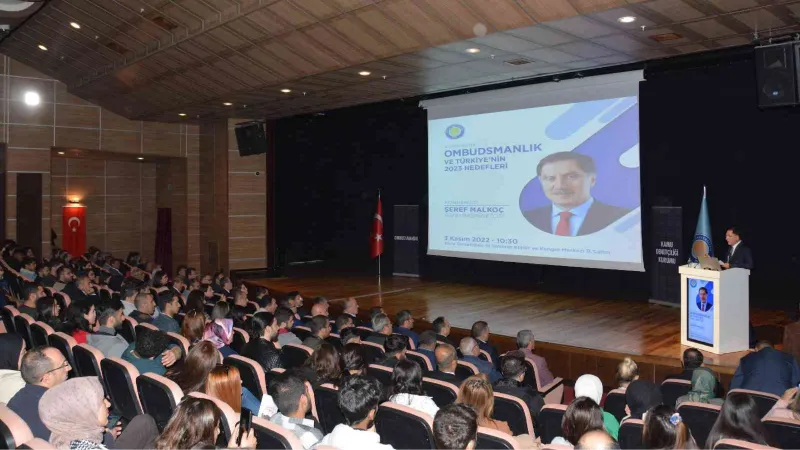 Kamu Başdenetçisi Malkoç, üniversitelilere iki yabancı dil öğrenilmesini önerdi