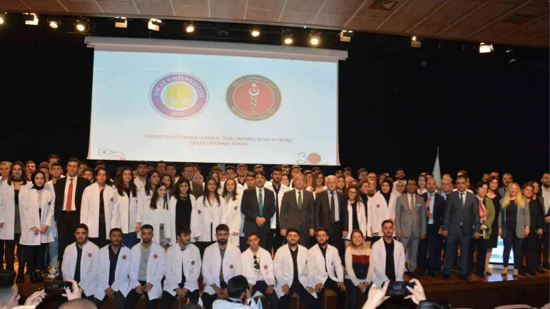 Dicle’de veteriner adayları beyaza büründü