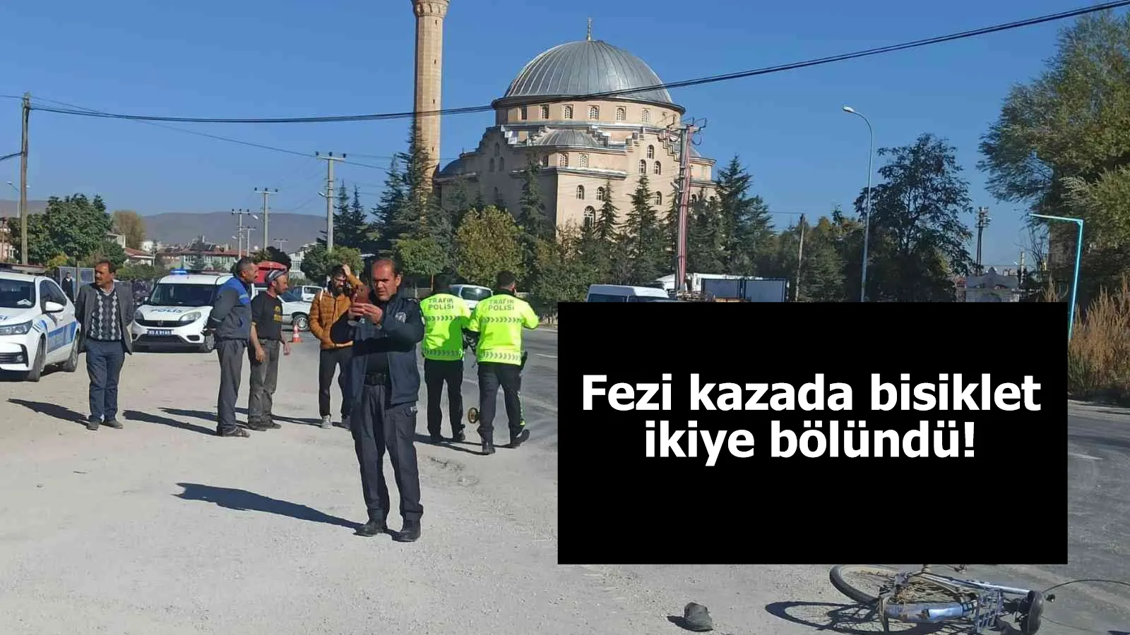 Fezi kazada bisiklet ikiye bölündü! Sürücü yaşamını yitirdi...