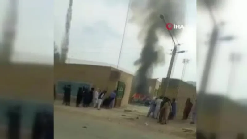 İran’ın Haş kentindeki gösterilerde kaymakamlık binasına saldırı