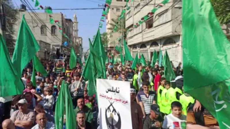 Filistinliler, Gazze’de İsrail saldırılarını protesto etti