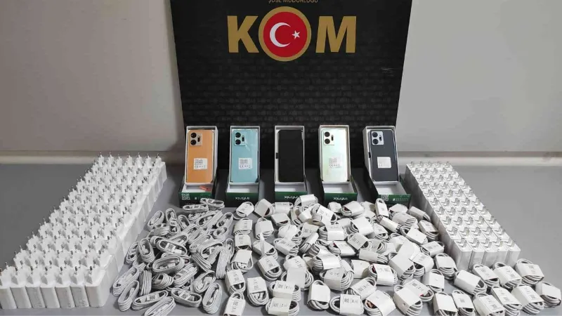 Samsun’da kaçak cep telefonu ve adaptörü ele geçirildi